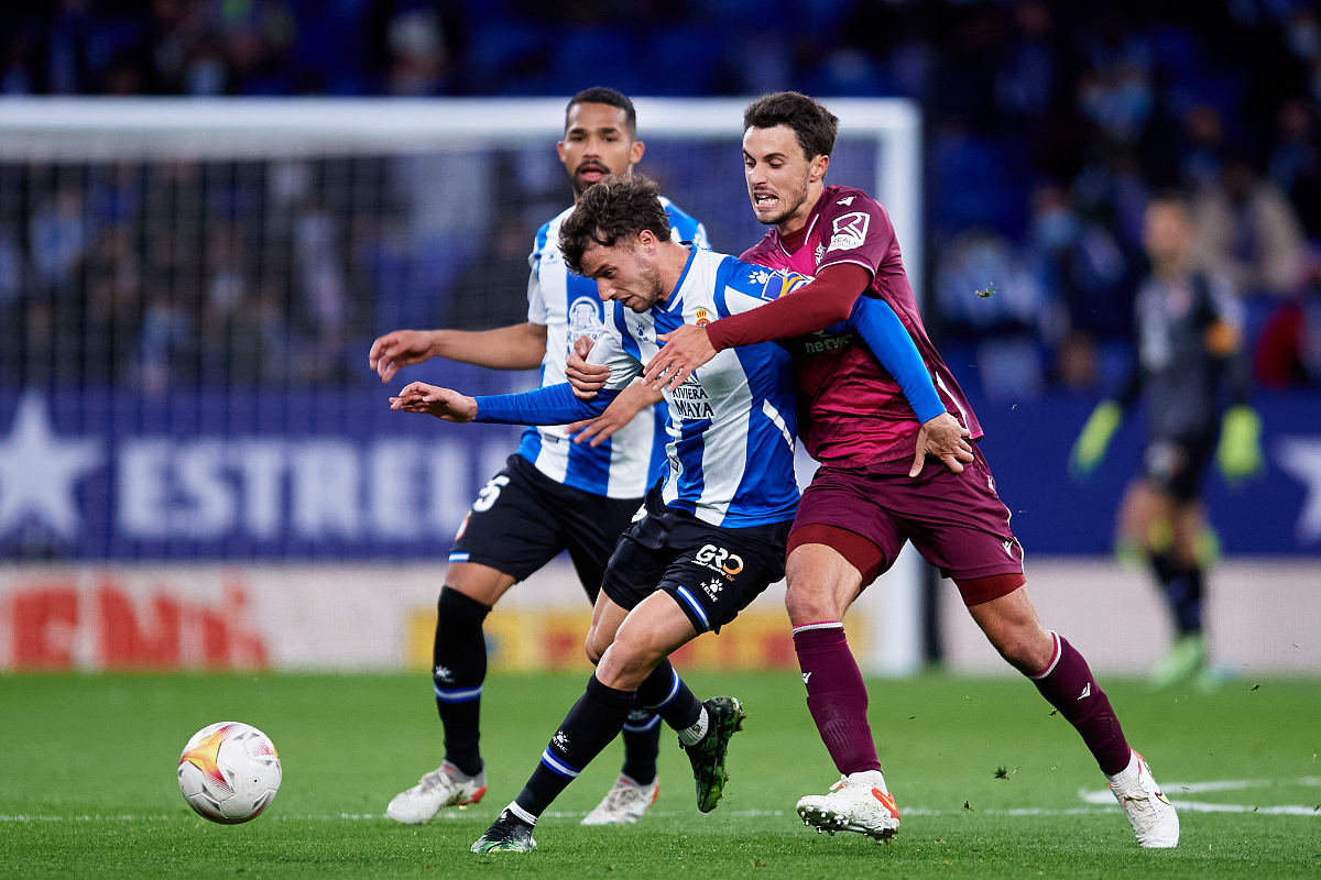 爱游戏下载-包含费耶诺德训练开放日；今晚遗憾出局引欢呼；欧冠在即；球探报告显示潜力的词条